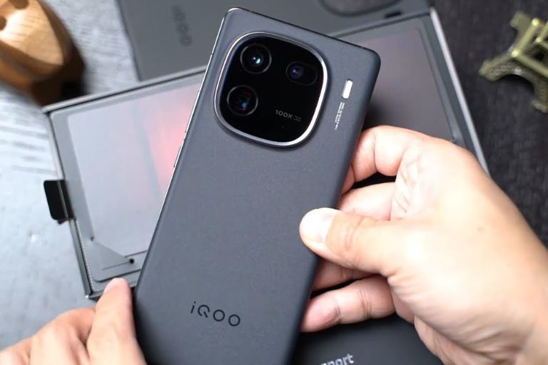 IQOO 12 5G Smartphone review